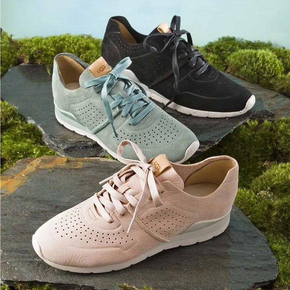 UGG TYE - Picture 1 of 9